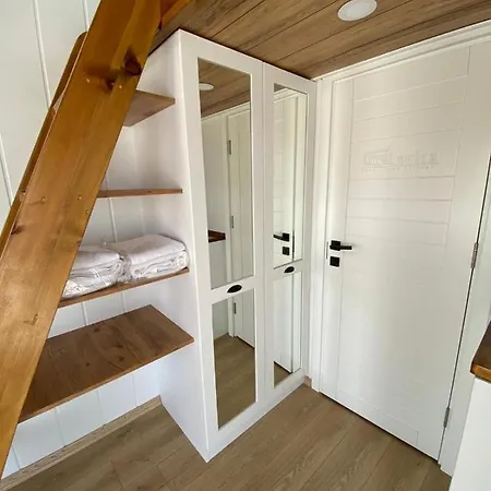 Hotell Lavira Tiny House Village *